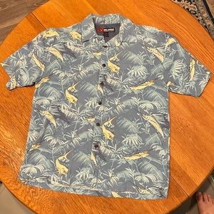 Reel Legends Mariner short sleeve button up fishing shirt. Blue with fish.
